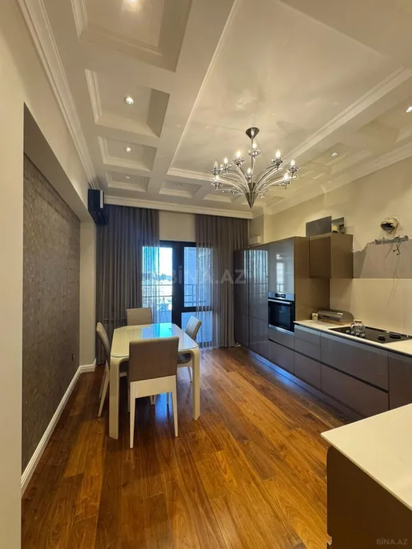 Satılır 4 otaqlı mənzil 200 m²