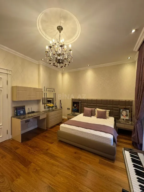 Satılır 4 otaqlı mənzil 200 m²