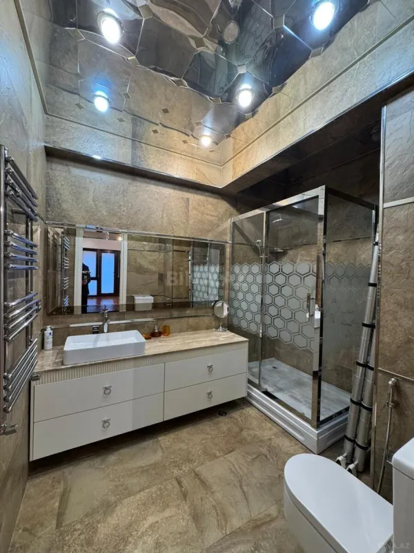 Satılır 4 otaqlı mənzil 200 m²