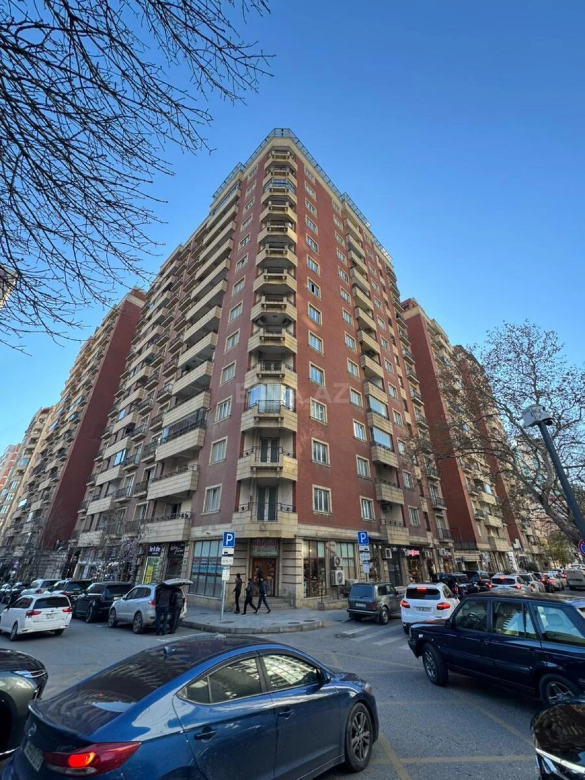 Satılır 4 otaqlı mənzil 200 m²