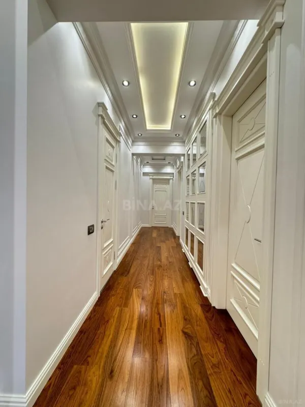 Satılır 4 otaqlı mənzil 200 m²