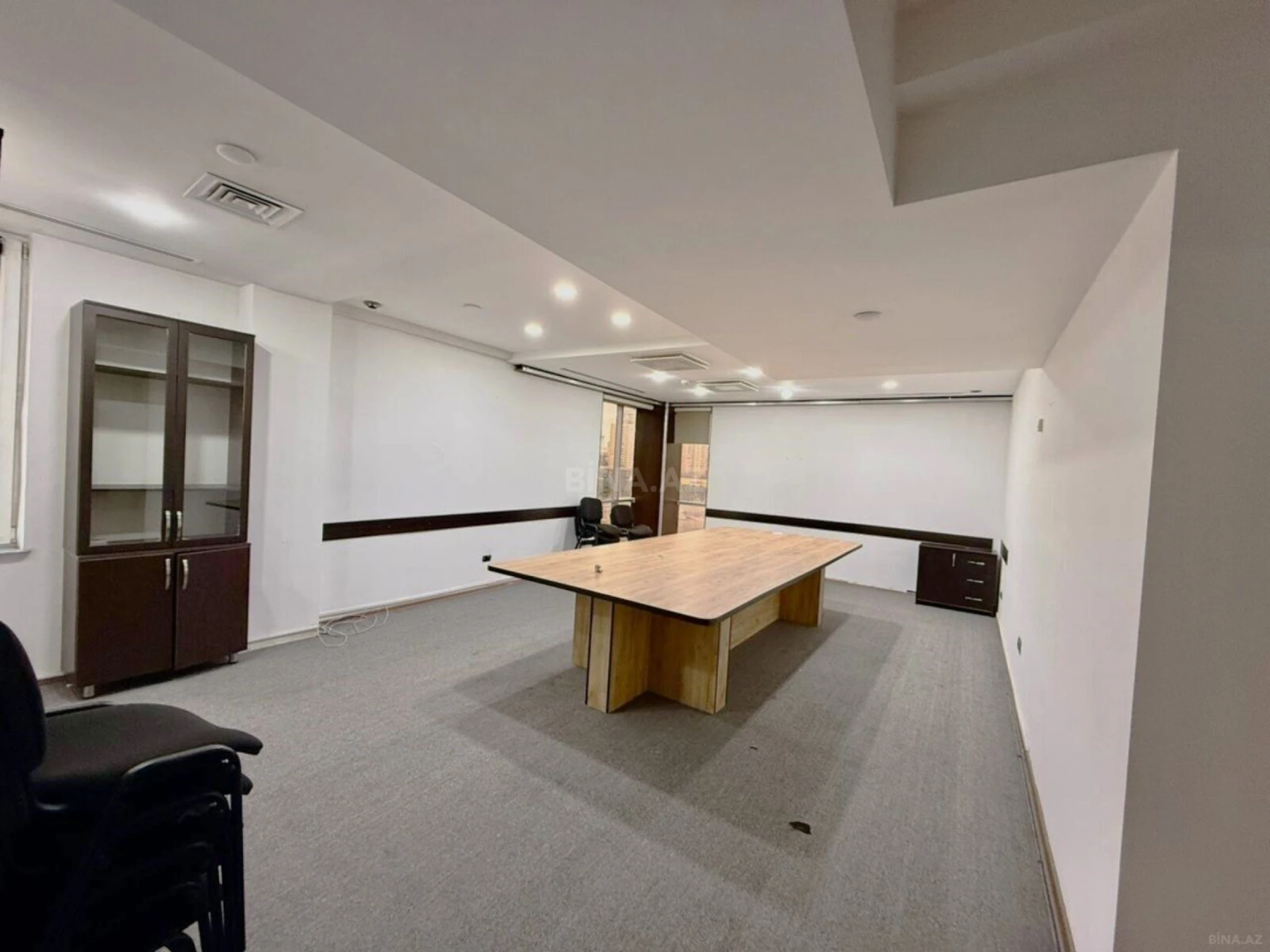 Kirayə verilir 1 otaqlı ofis 10 m²