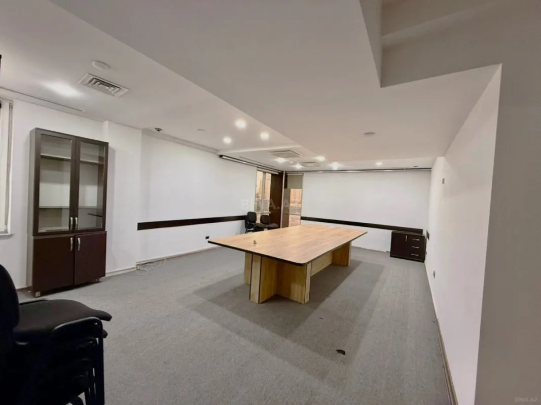 Kirayə verilir 1 otaqlı ofis 10 m²