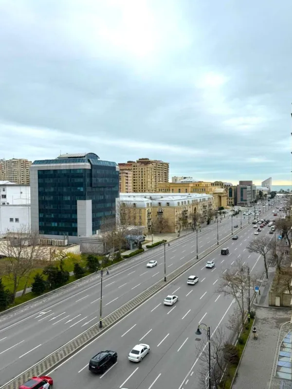 Kirayə verilir 1 otaqlı ofis 10 m²