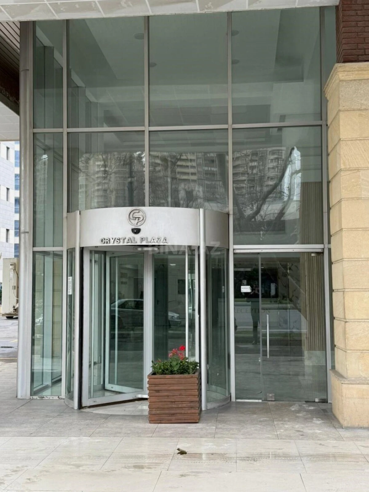 Kirayə verilir 1 otaqlı ofis 10 m²