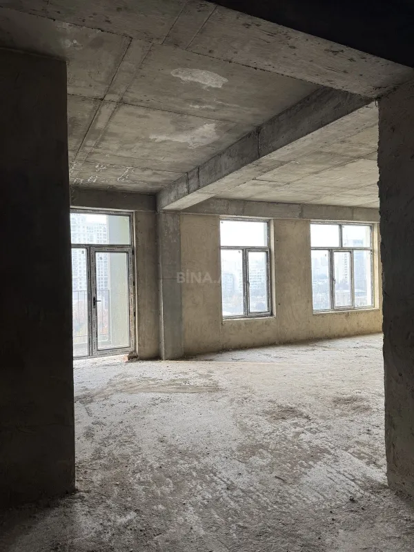 Satılır 2 otaqlı mənzil 83 m²