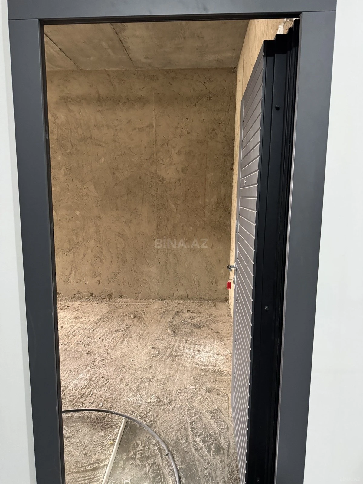 Satılır 2 otaqlı mənzil 83 m²