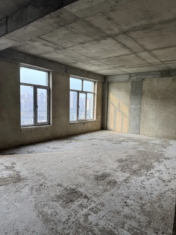Satılır 2 otaqlı mənzil 83 m²