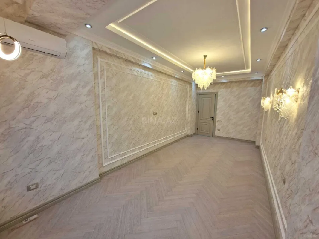 Satılır 4 otaqlı mənzil 130 m²