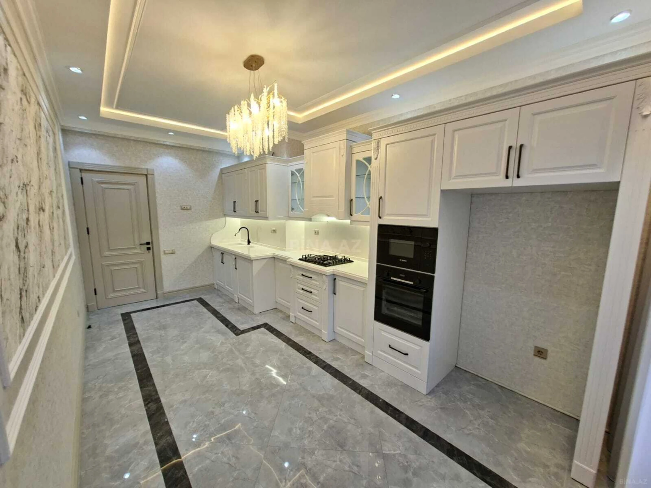 Satılır 4 otaqlı mənzil 130 m²