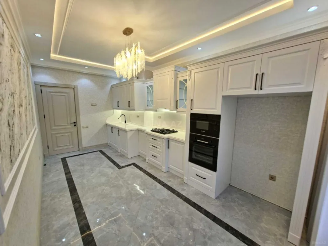 Satılır 4 otaqlı mənzil 130 m²