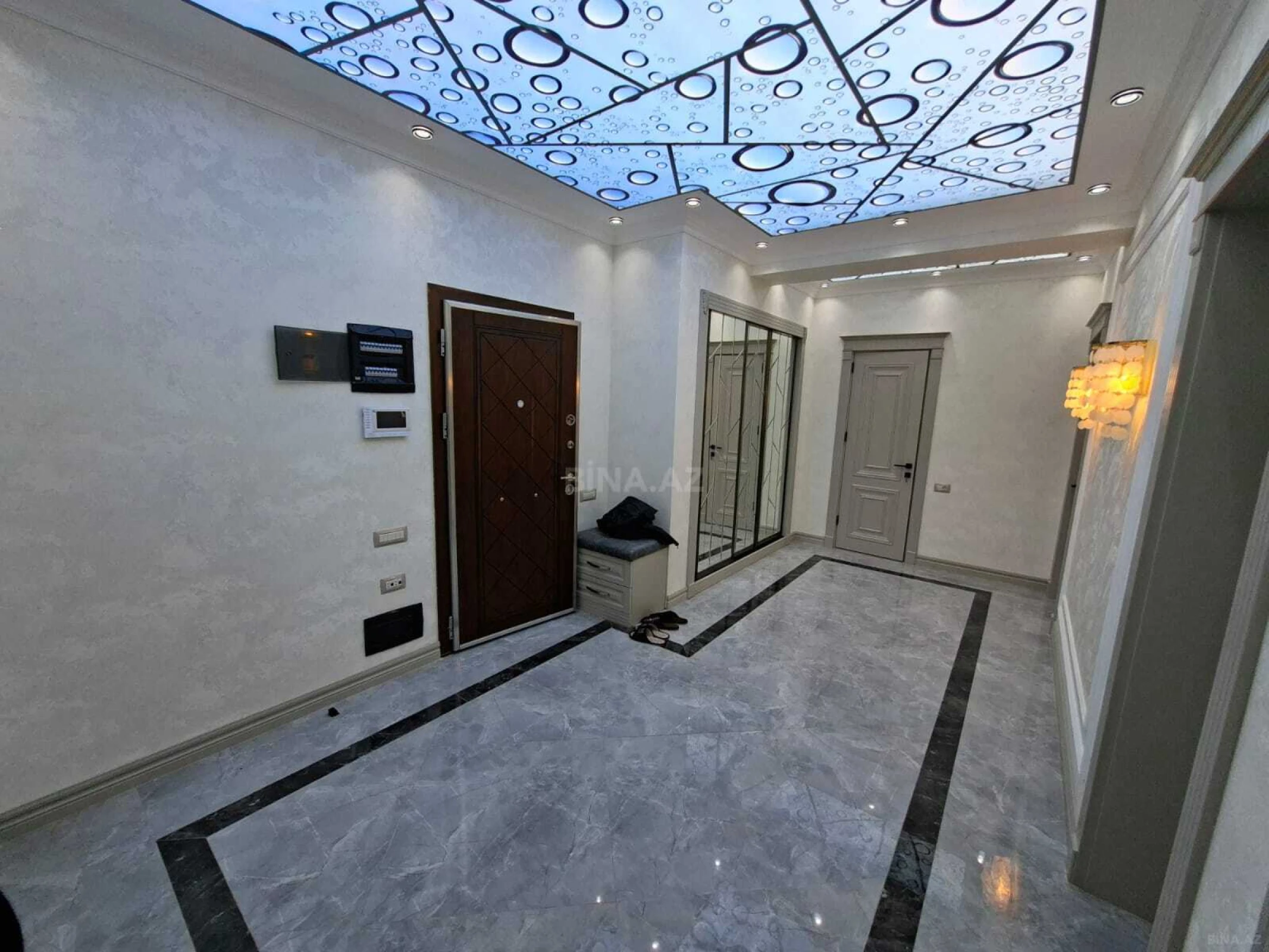Satılır 4 otaqlı mənzil 130 m²