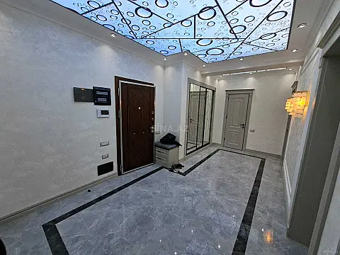 Satılır 4 otaqlı mənzil 130 m²