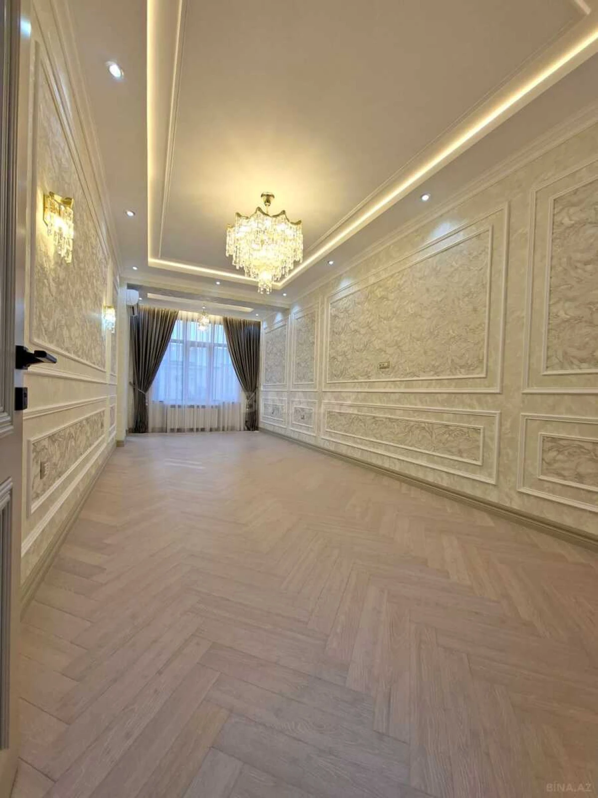 Satılır 4 otaqlı mənzil 130 m²