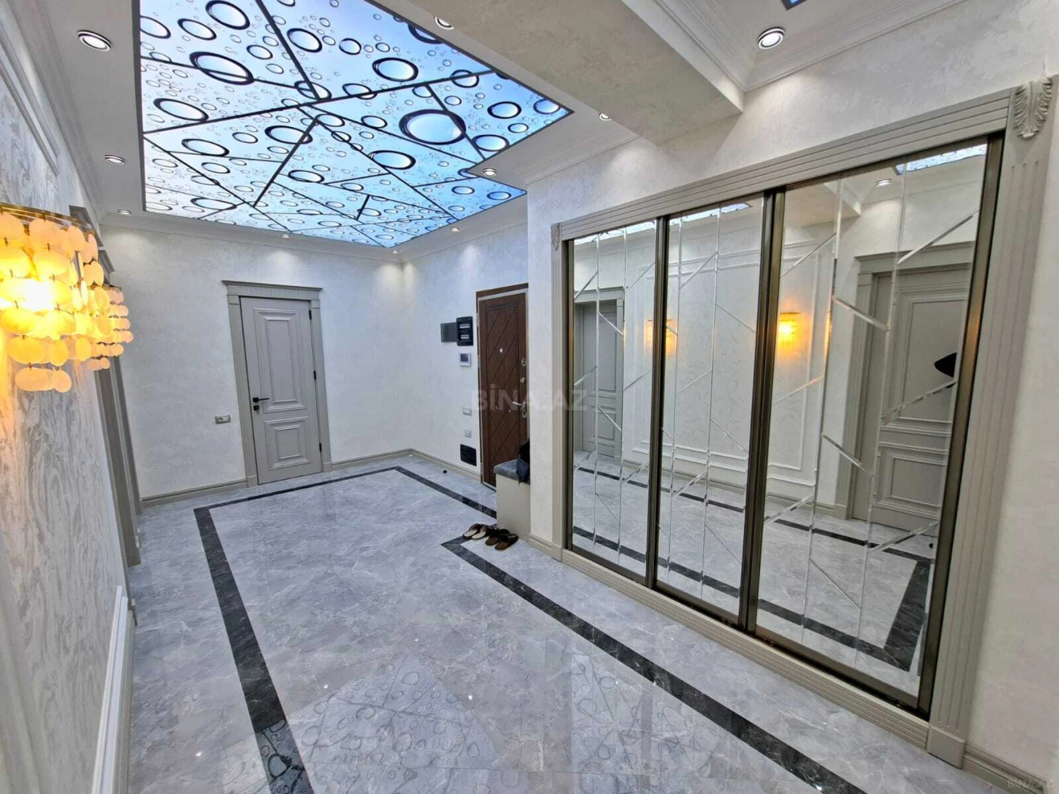 Satılır 4 otaqlı mənzil 130 m²