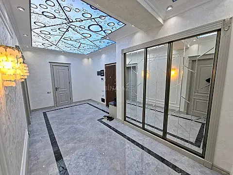 Satılır 4 otaqlı mənzil 130 m²