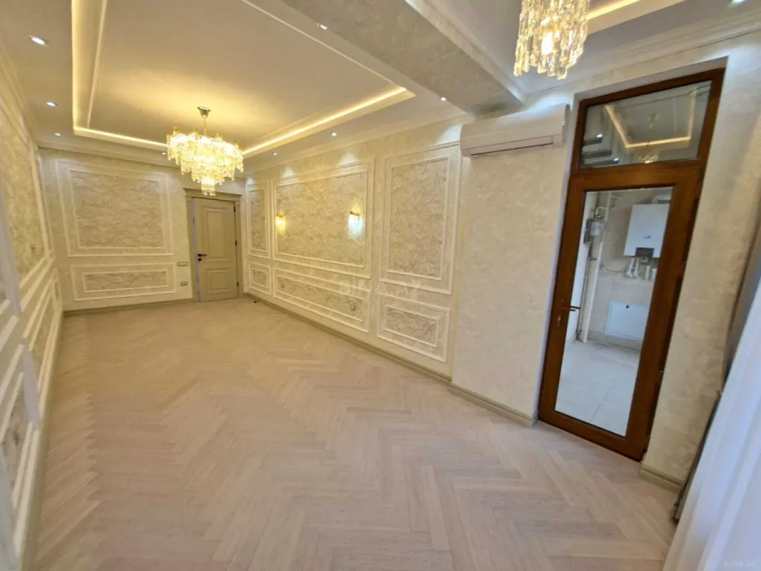 Satılır 4 otaqlı mənzil 130 m²