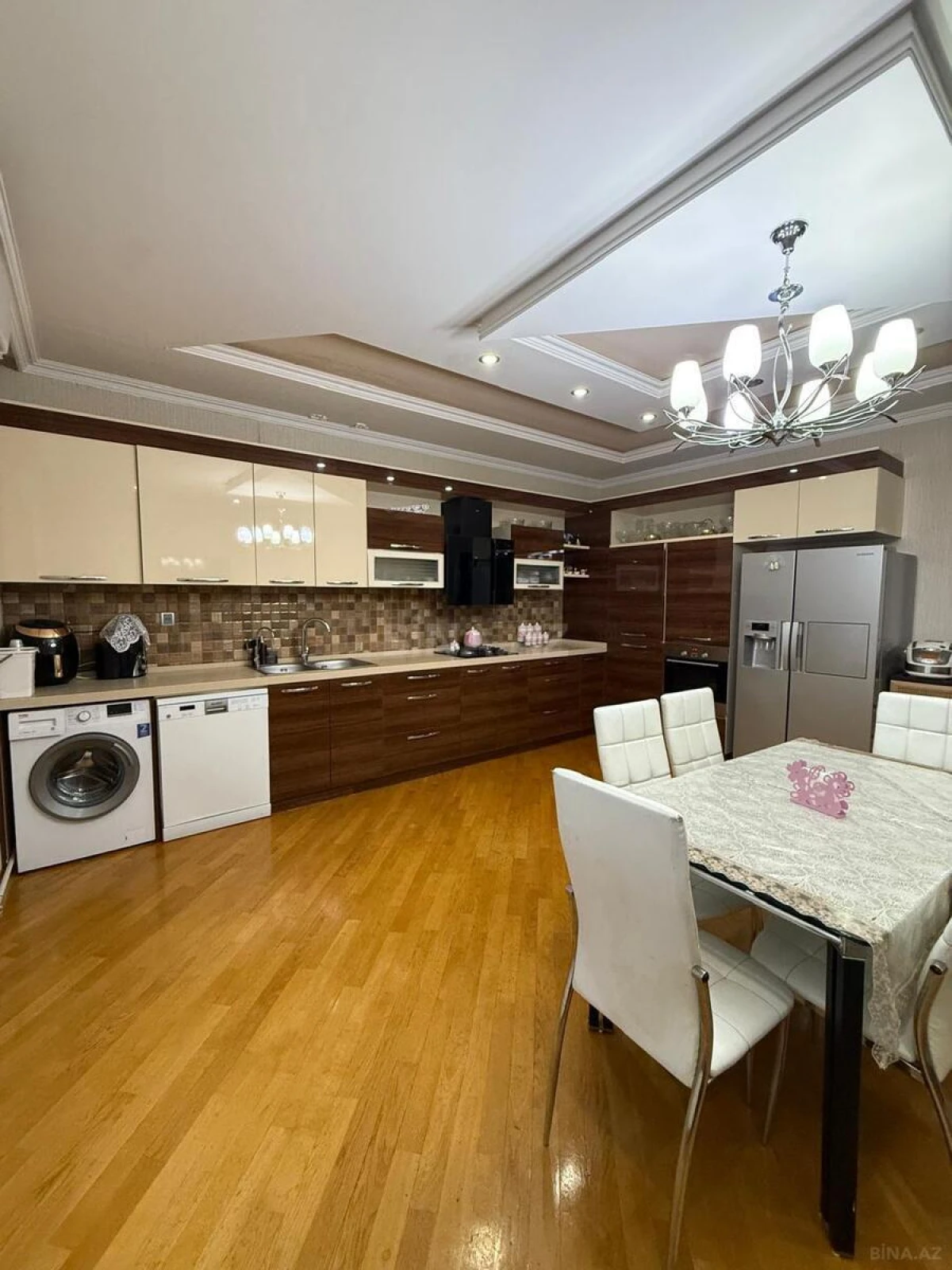 Satılır 3 otaqlı mənzil 172 m²
