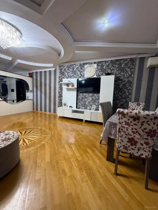 Satılır 3 otaqlı mənzil 172 m²