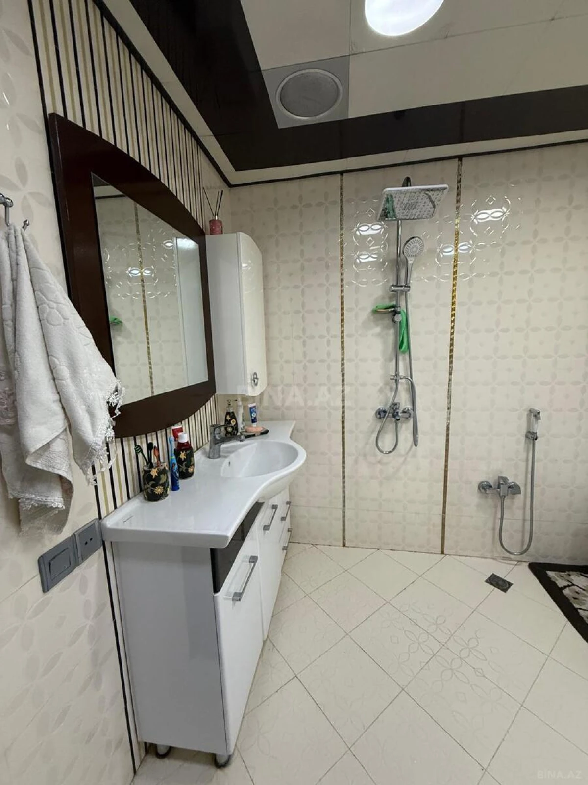 Satılır 3 otaqlı mənzil 172 m²