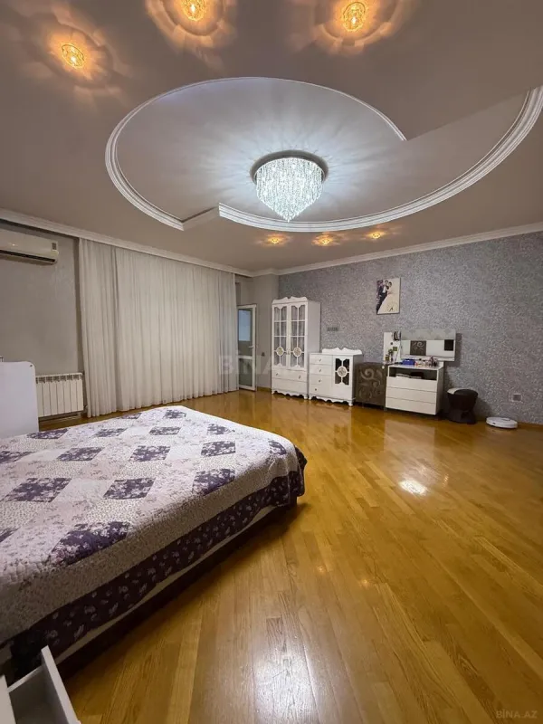 Satılır 3 otaqlı mənzil 172 m²