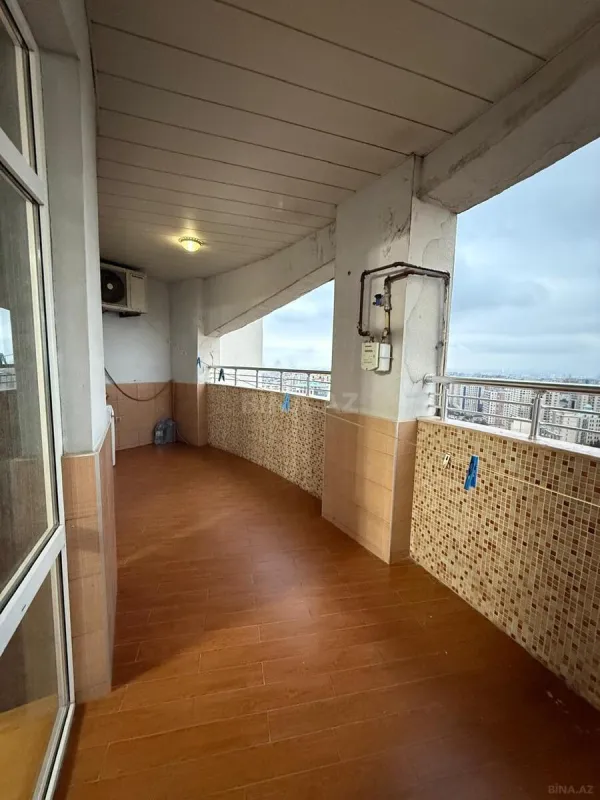 Satılır 3 otaqlı mənzil 172 m²
