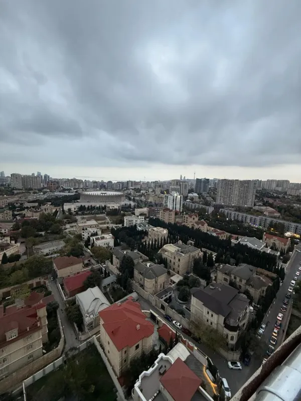 Satılır 3 otaqlı mənzil 172 m²