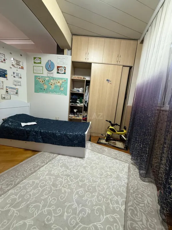 Satılır 3 otaqlı mənzil 172 m²