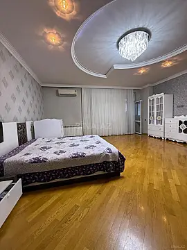 Satılır 3 otaqlı mənzil 172 m²