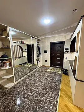 Satılır 3 otaqlı mənzil 172 m²