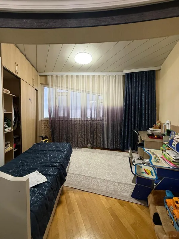 Satılır 3 otaqlı mənzil 172 m²