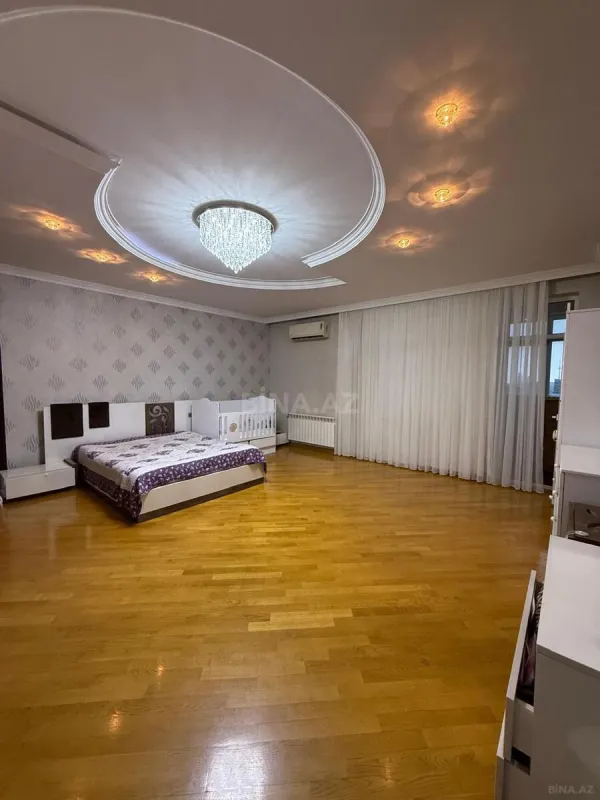 Satılır 3 otaqlı mənzil 172 m²