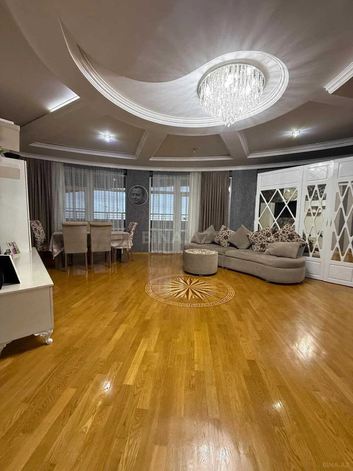 Satılır 3 otaqlı mənzil 172 m²