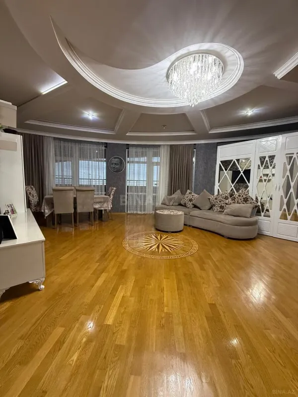 Satılır 3 otaqlı mənzil 172 m²