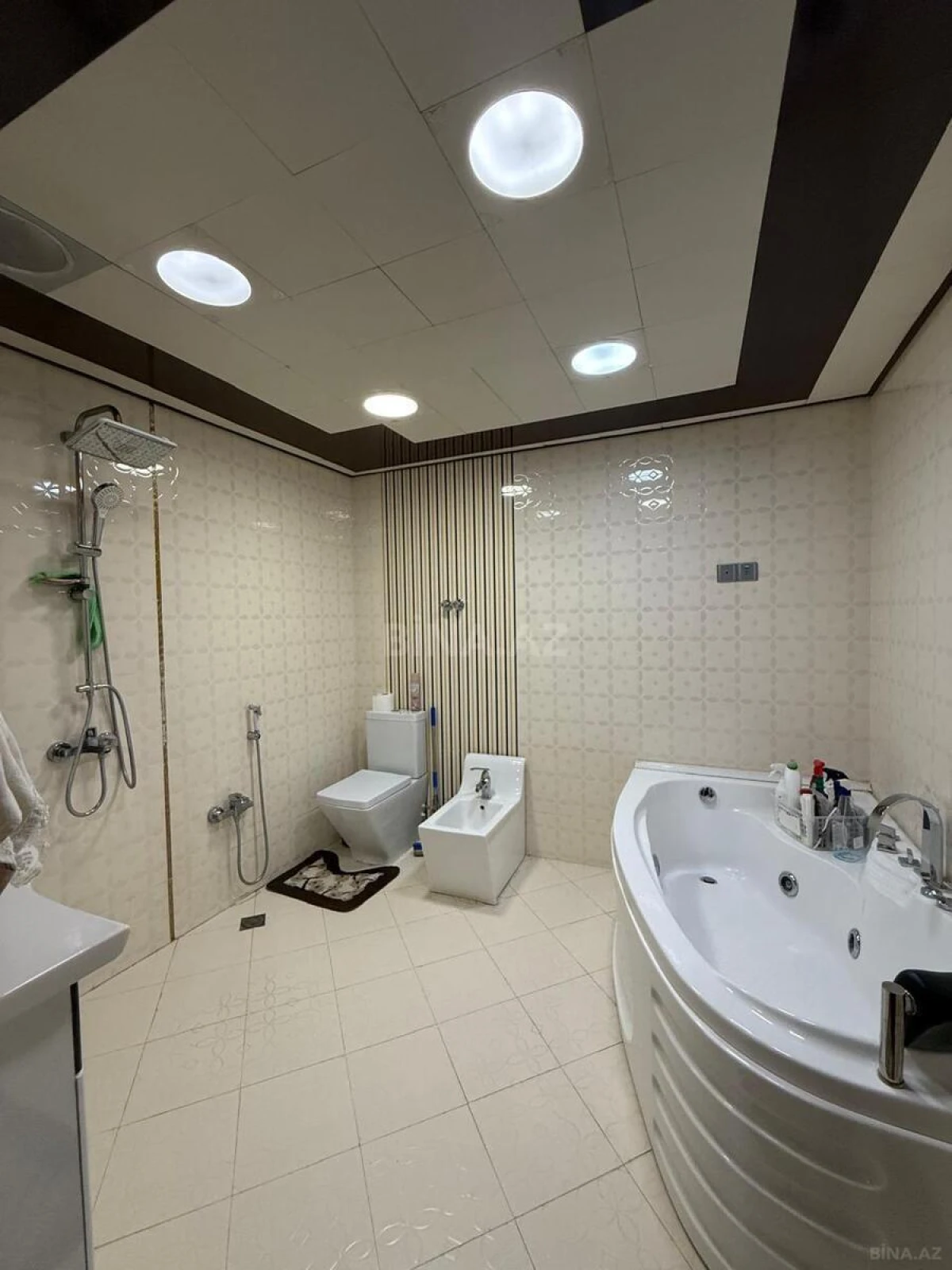 Satılır 3 otaqlı mənzil 172 m²