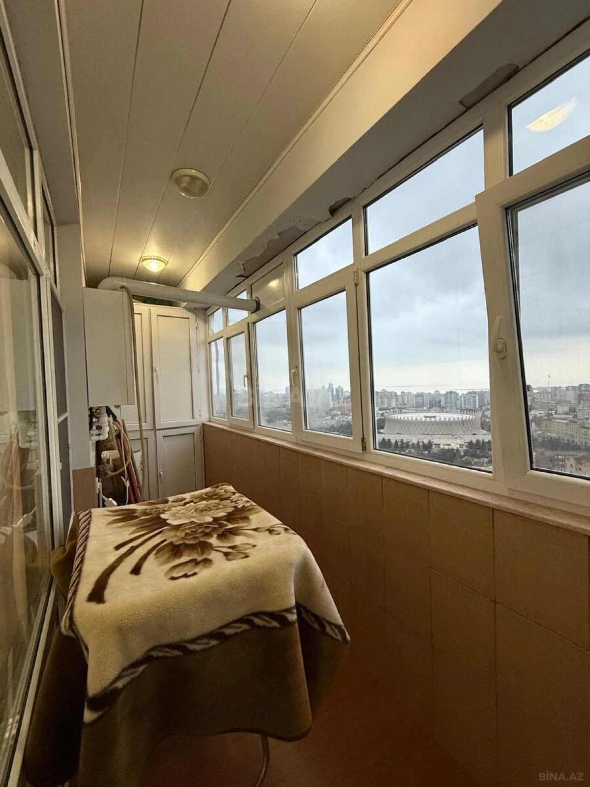 Satılır 3 otaqlı mənzil 172 m²