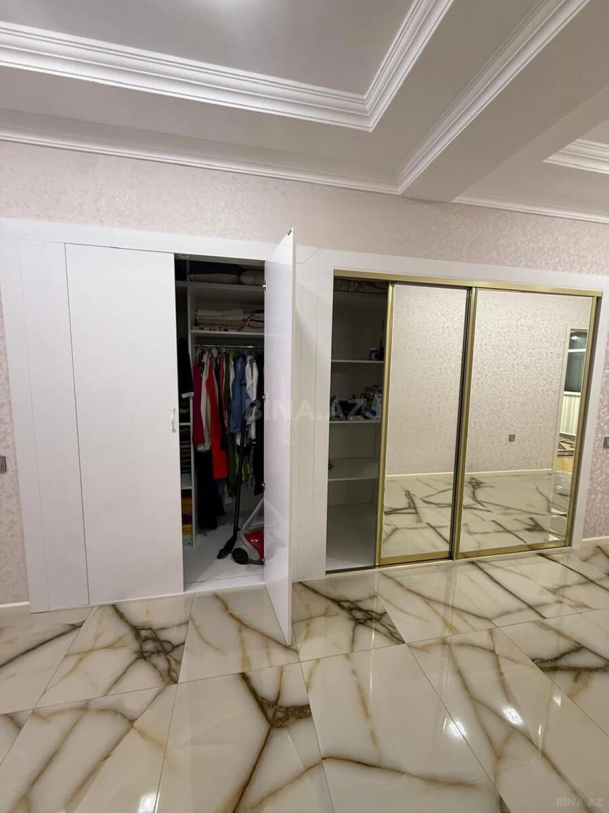 Satılır 3 otaqlı mənzil 220 m²