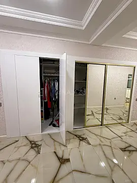 Satılır 3 otaqlı mənzil 220 m²