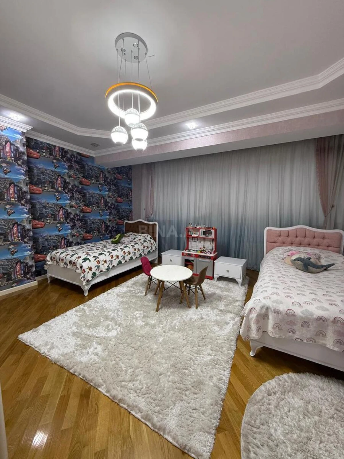 Satılır 3 otaqlı mənzil 220 m²