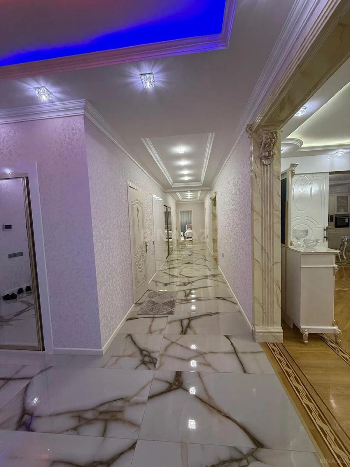 Satılır 3 otaqlı mənzil 220 m²