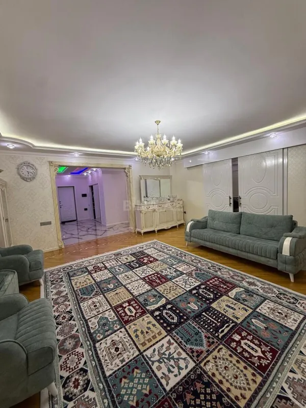 Satılır 3 otaqlı mənzil 220 m²