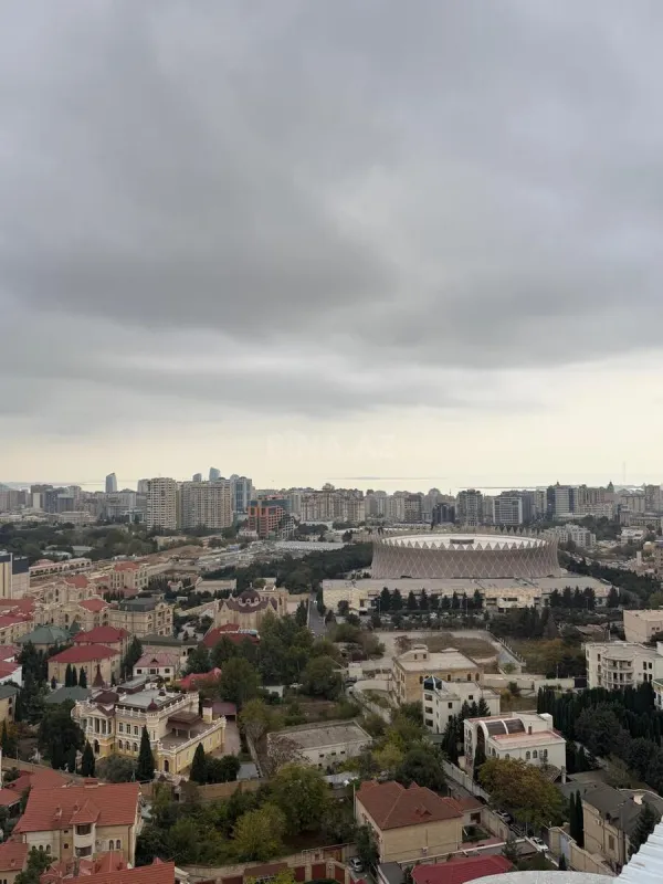 Satılır 3 otaqlı mənzil 220 m²