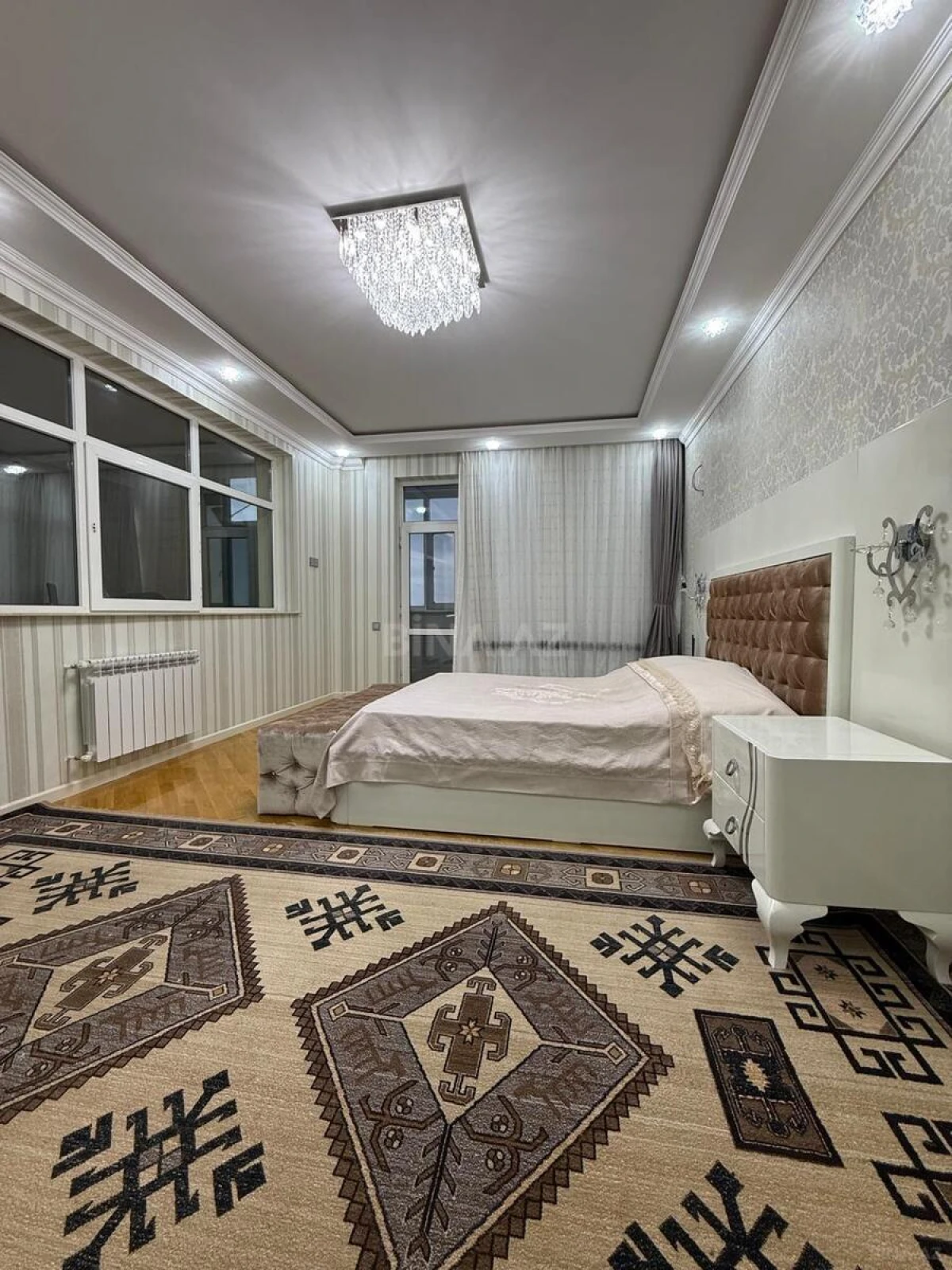 Satılır 3 otaqlı mənzil 220 m²