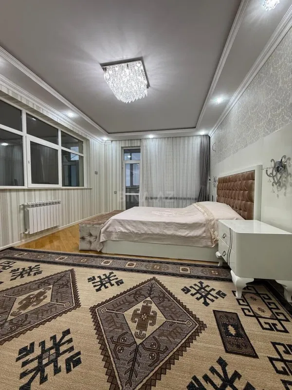 Satılır 3 otaqlı mənzil 220 m²