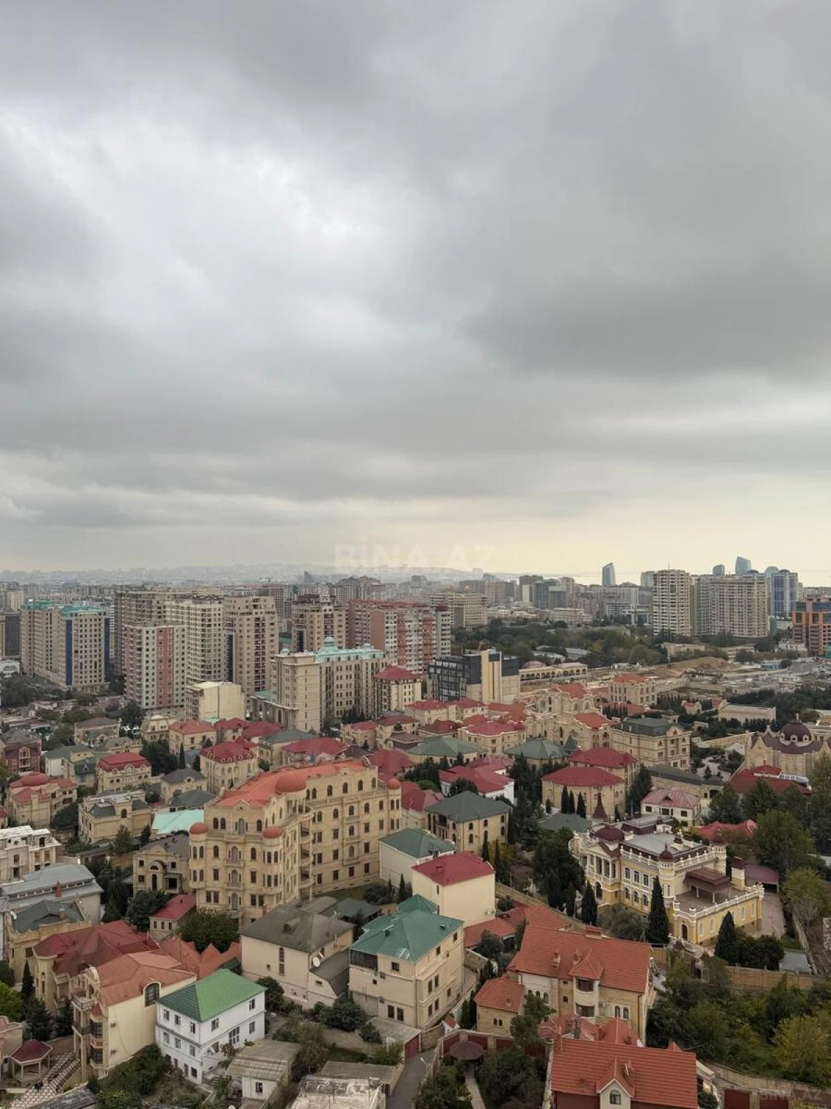 Satılır 3 otaqlı mənzil 220 m²