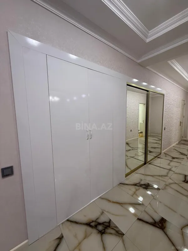 Satılır 3 otaqlı mənzil 220 m²