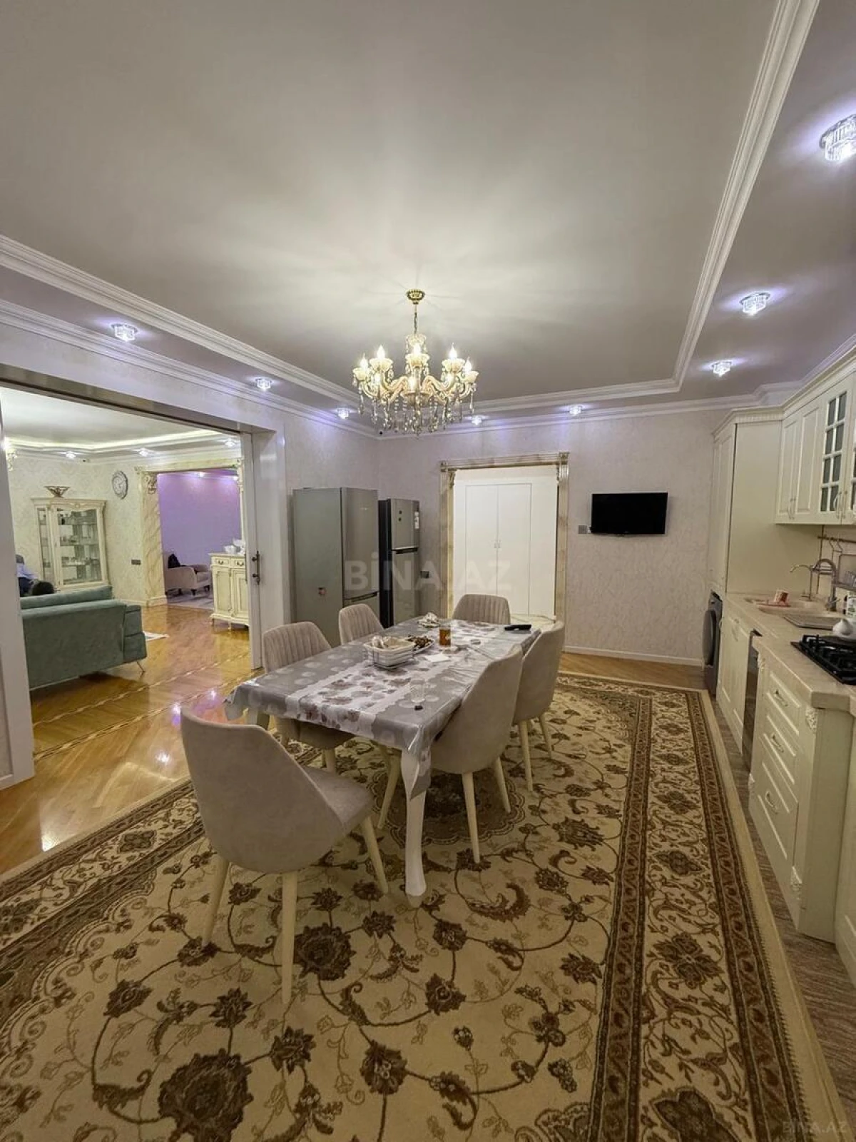 Satılır 3 otaqlı mənzil 220 m²
