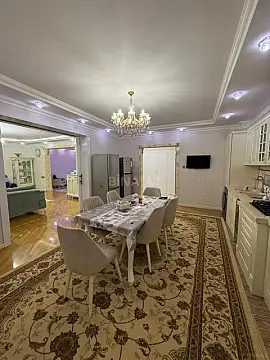 Satılır 3 otaqlı mənzil 220 m²