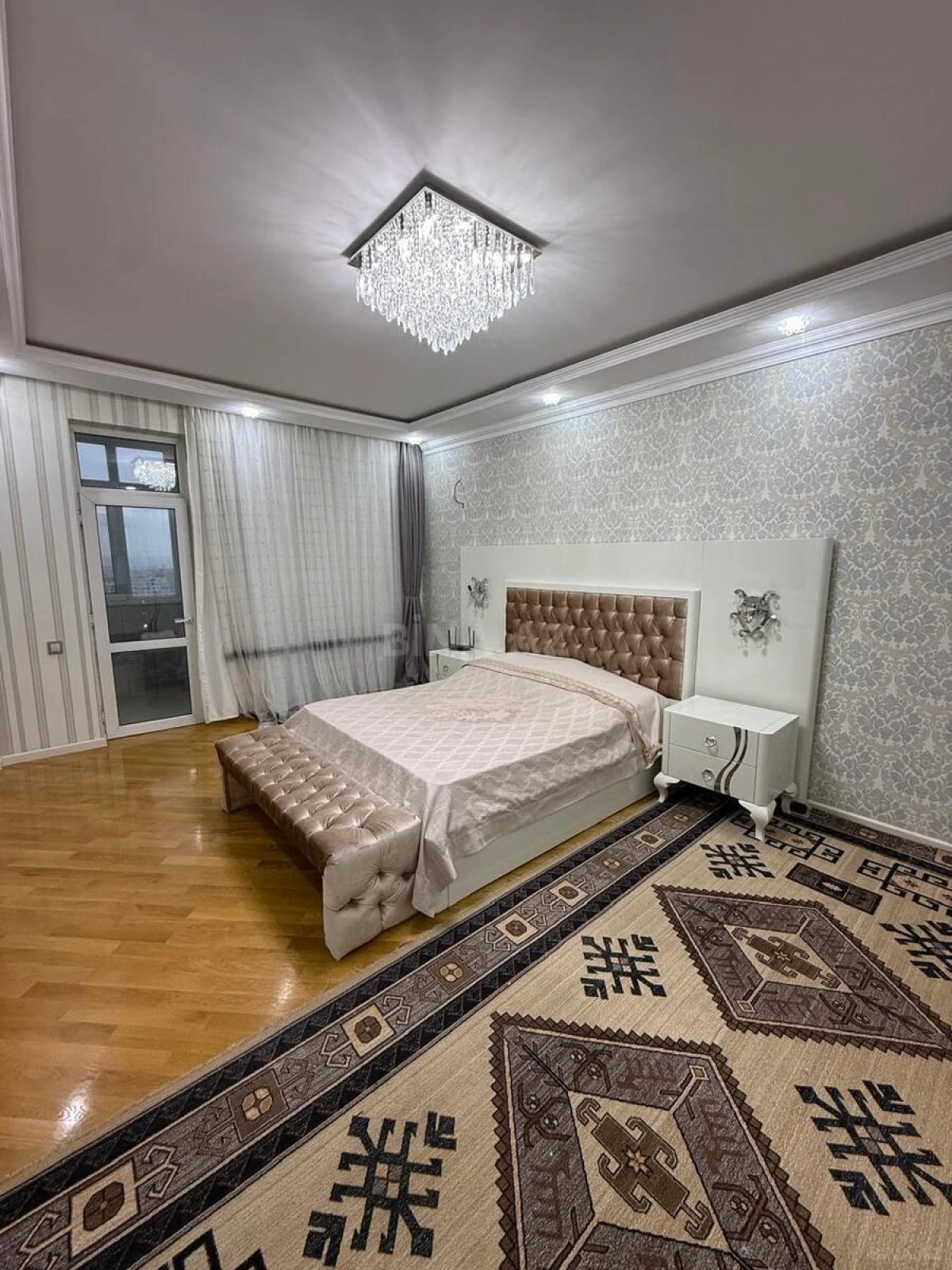 Satılır 3 otaqlı mənzil 220 m²