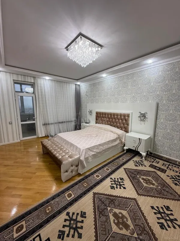 Satılır 3 otaqlı mənzil 220 m²